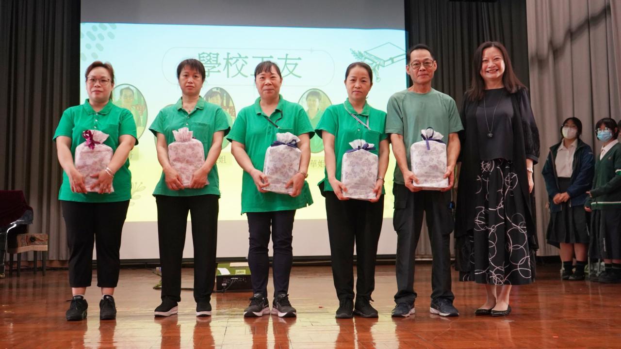 致送紀念品以答謝工友