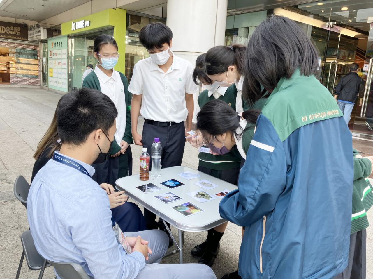 外展社工教同學認識各種類型的毒品