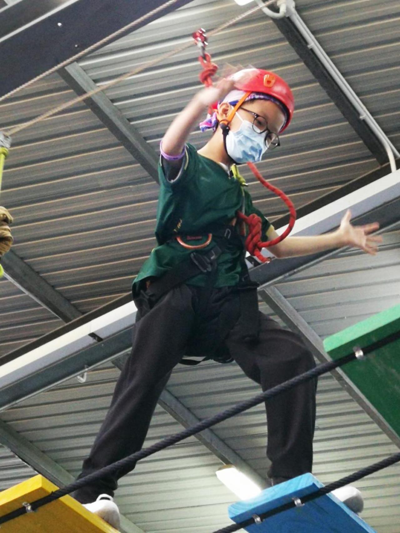 雖感害怕，但仍努力向前，勇於挑戰